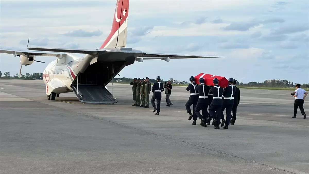 Motosikletin Çarpmasıyla Şehit Olan Jandarma Astsubay Çavuş Mehmet Fatih Çangır\'ın Cenazesi Samsun\'a Getirildi