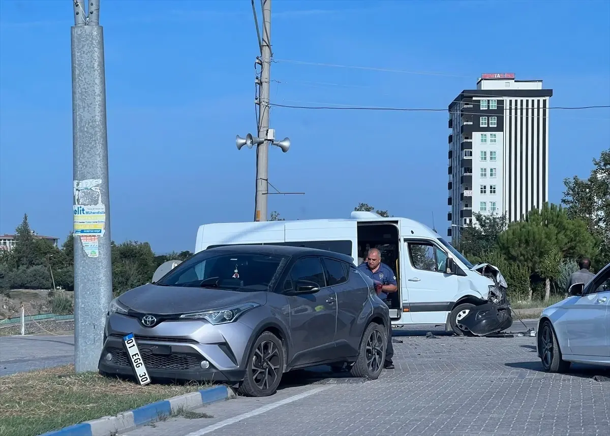 Düziçi\'nde Okul Servisi Kaza Yaptı