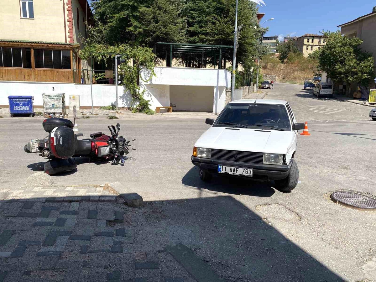 Bilecik\'te Otomobil-Motosiklet Kazası: 1 Yaralı