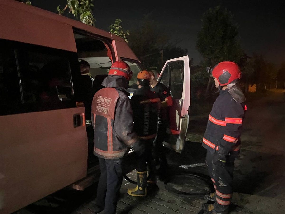 Hendek\'te Minibüste Yangın