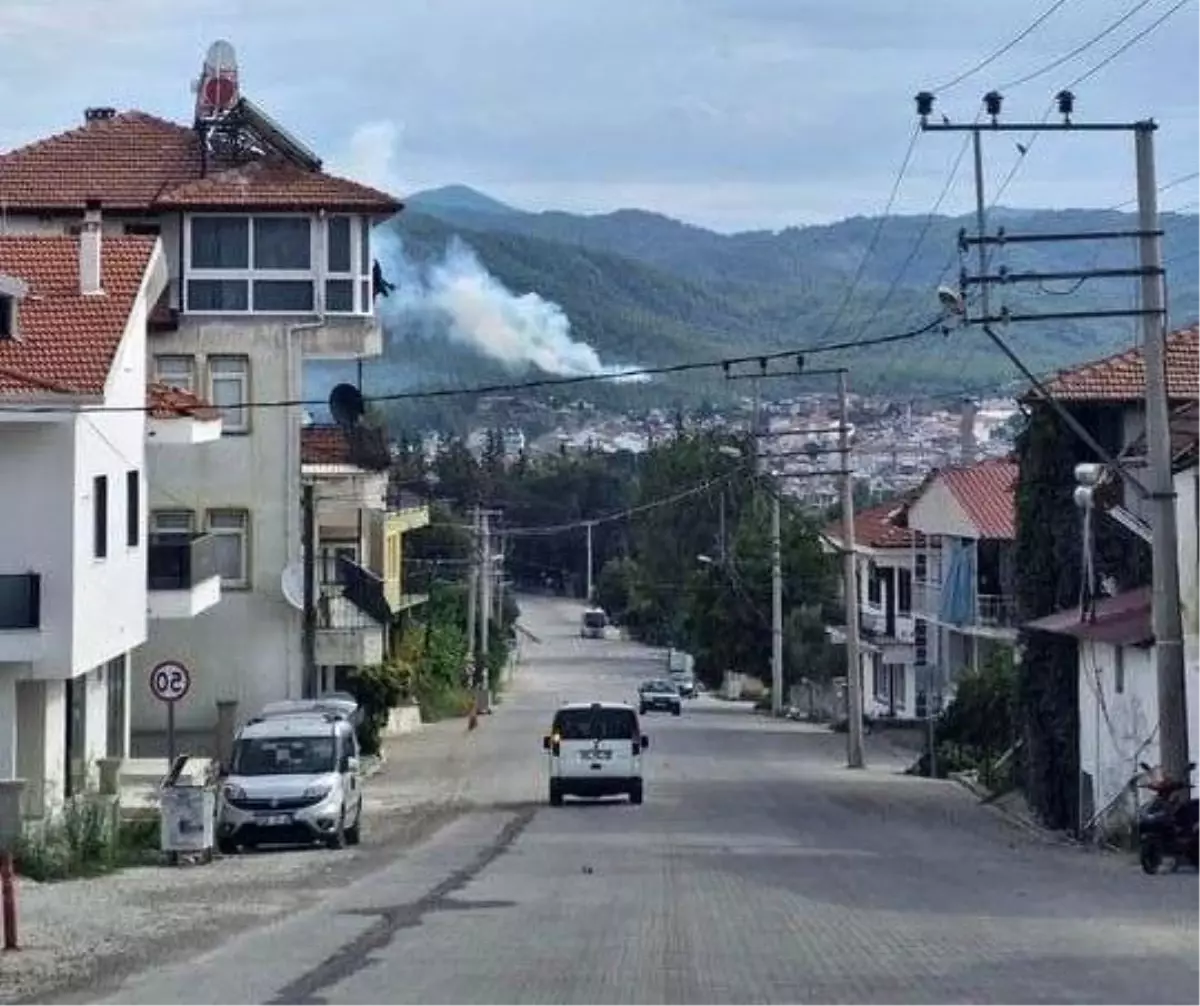 Muğla\'da Yıldırım Kaynaklı Orman Yangını Kontrol Altına Alınıyor