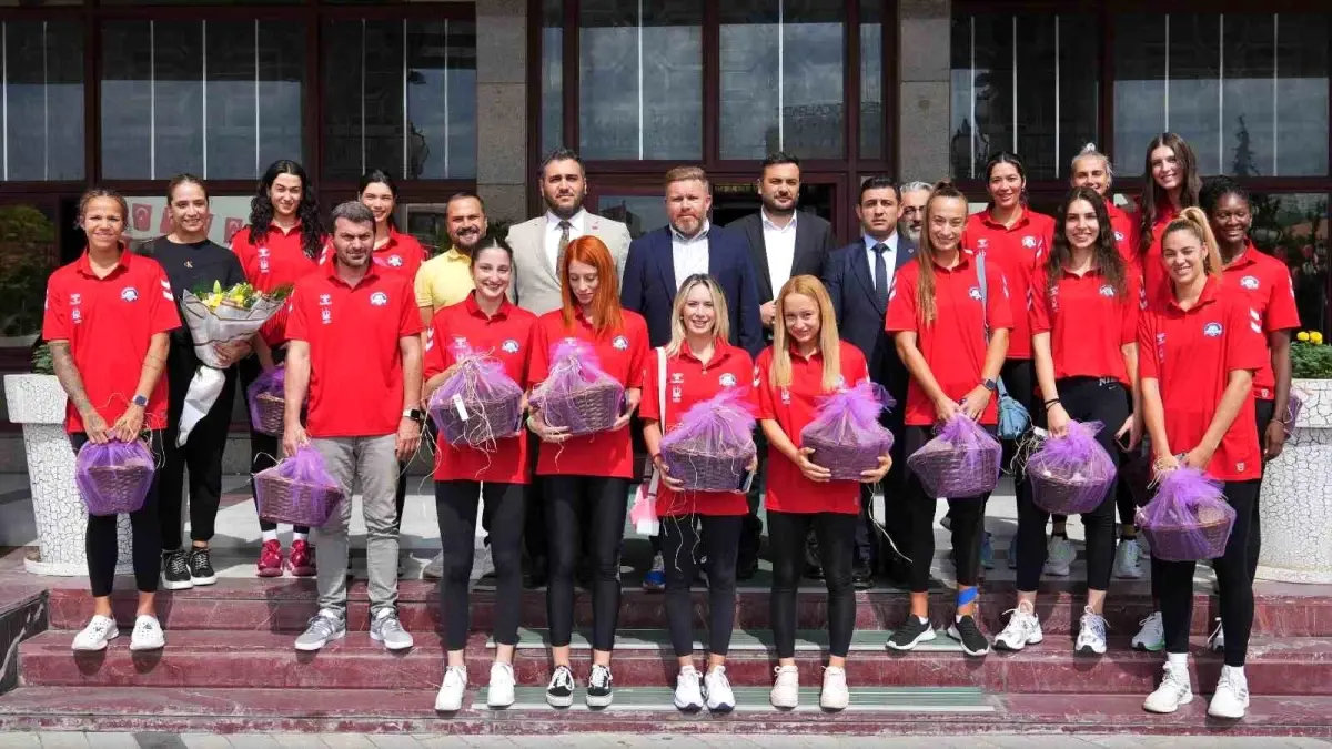 Sigorta Shop Kadın Voleybol Takımı, Keçiören Belediyesi ile güç birliği yaptı