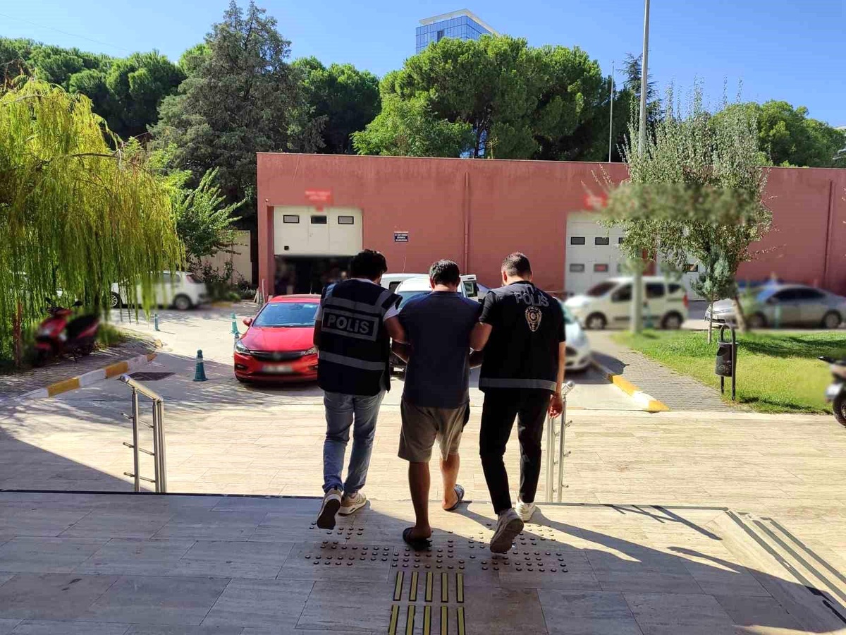 Manisa\'da suçlu kovalamacada yakalandı