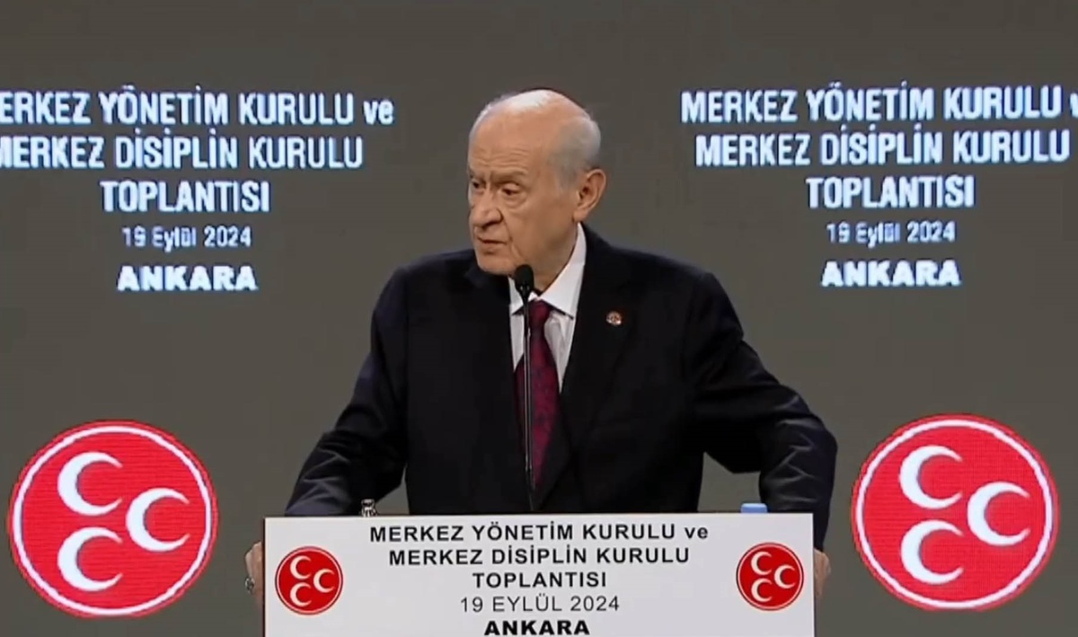 Bahçeli\'den Anayasa Açıklamaları