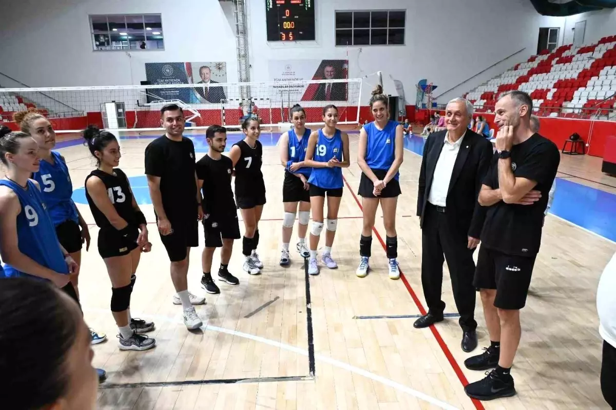 Bozüyük Belediyesi Kadın Voleybol Takımı, Hazırlık Maçında Çanakkale\'yi 3-1 Yendi