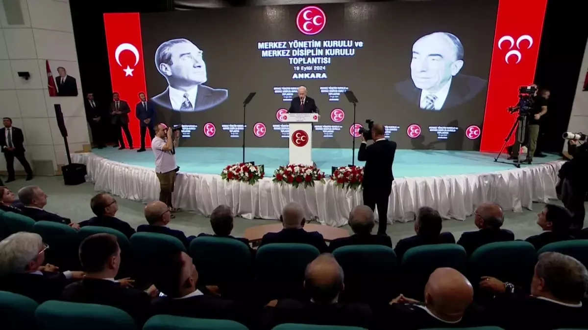 Bahçeli\'den Anayasa Açıklaması