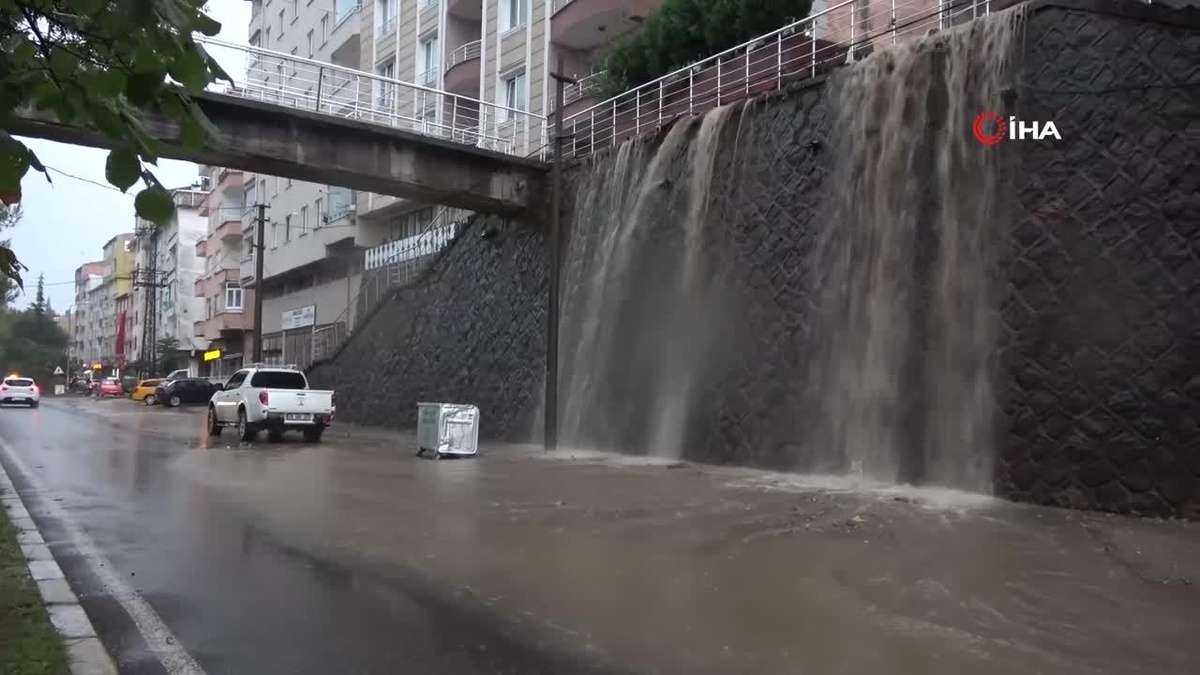 Giresun\'da Şiddetli Yağmur Hayatı Olumsuz Etkiledi