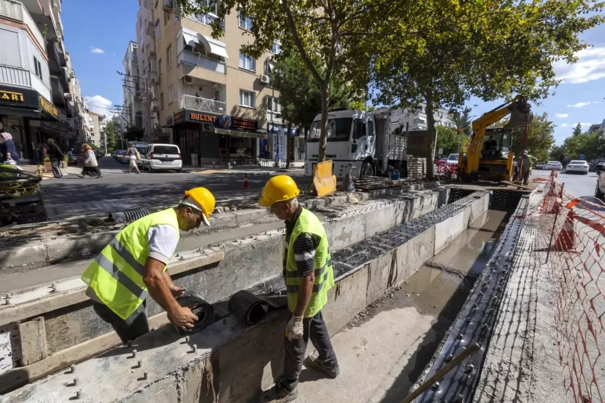 İZSU Genel Müdürlüğü\'nden Karşıyaka Girne Caddesi\'ne 15 Milyon Liralık Yenileme