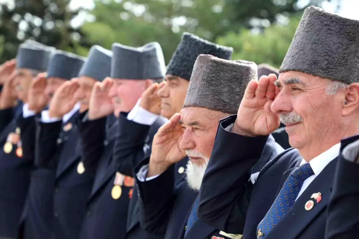 Erzincan\'da Gaziler Günü Yürüyüşü