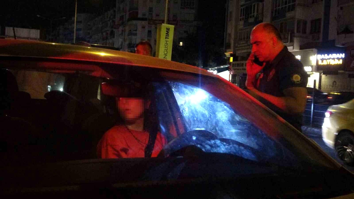 Antalya\'da Kazada Sürücü Kapıyı Açmadı