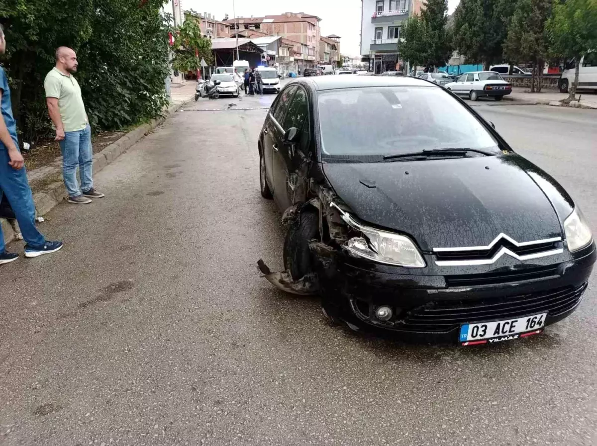 Osmancık\'ta Kaza: Kontrolden Çıkan Otomobil 2 Araca Çarptı