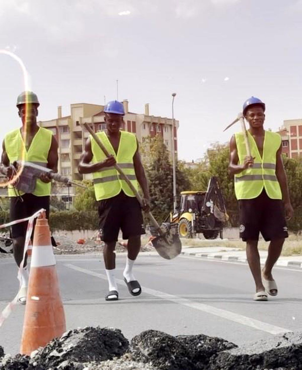 Manisa FK\'dan Tesis Çukurlarına Parodi Tepki