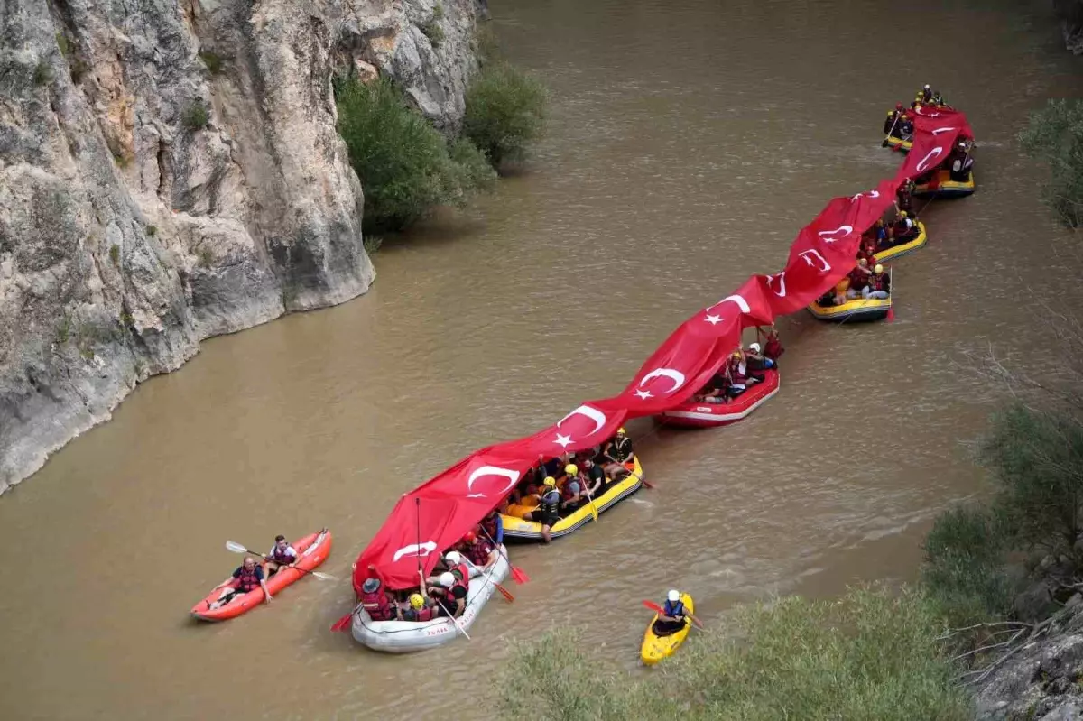 Erzincan\'da Gaziler Günü Rafting Etkinliği