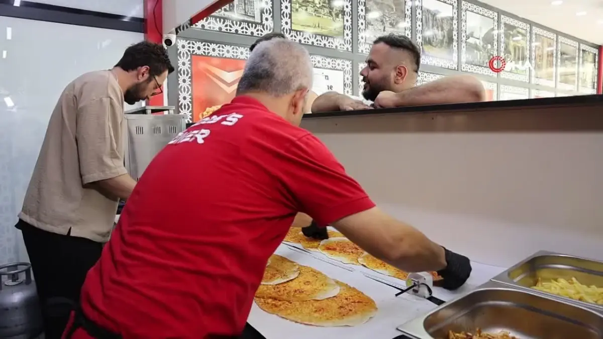 1.5 Metre Döner Yeme Yarışması