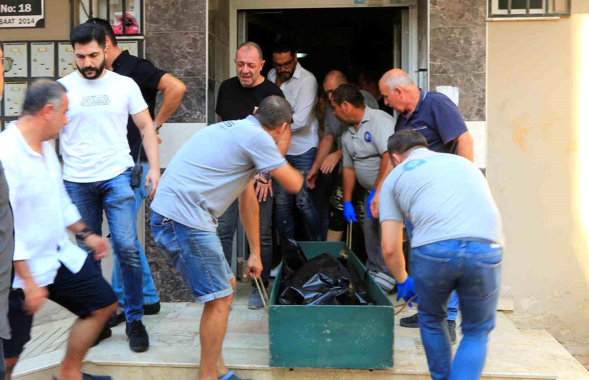 Antalya\'da Yaşlı Kadın Ölü Bulundu