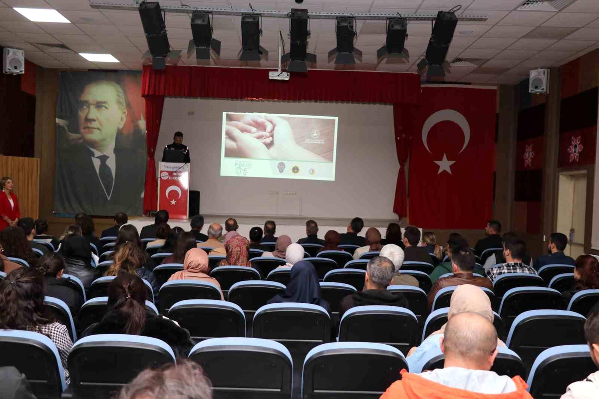 Ardahan\'da Narkotik Polisi Anne Projesi