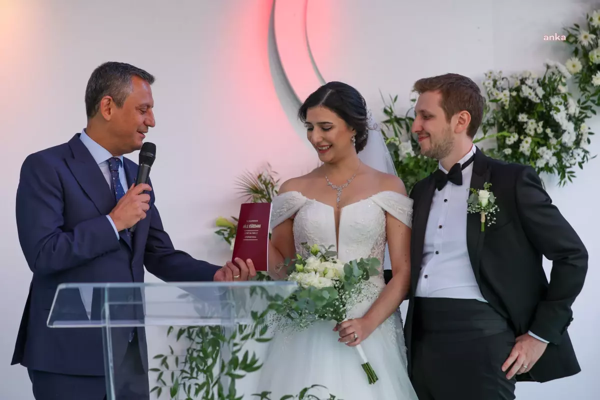 CHP Lideri Özgür Özel, Düğün Törenine Katıldı