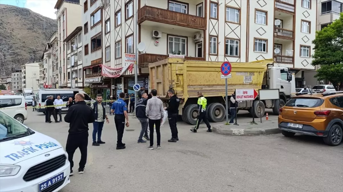 Erzurum İspir\'de Kamyon Çarpması Sonucu 70 Yaşındaki Kadın Hayatını Kaybetti