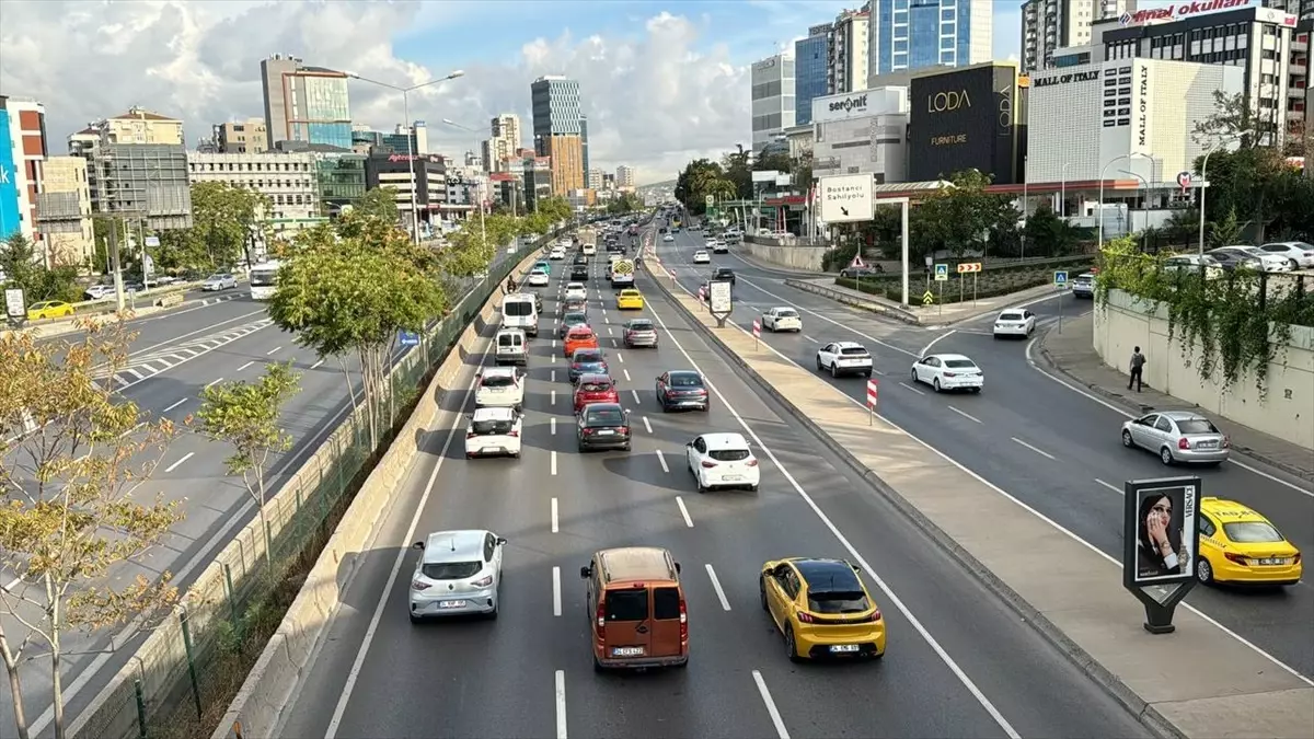 İstanbul\'da Sabah Saatlerinde Trafik Yoğunluğu