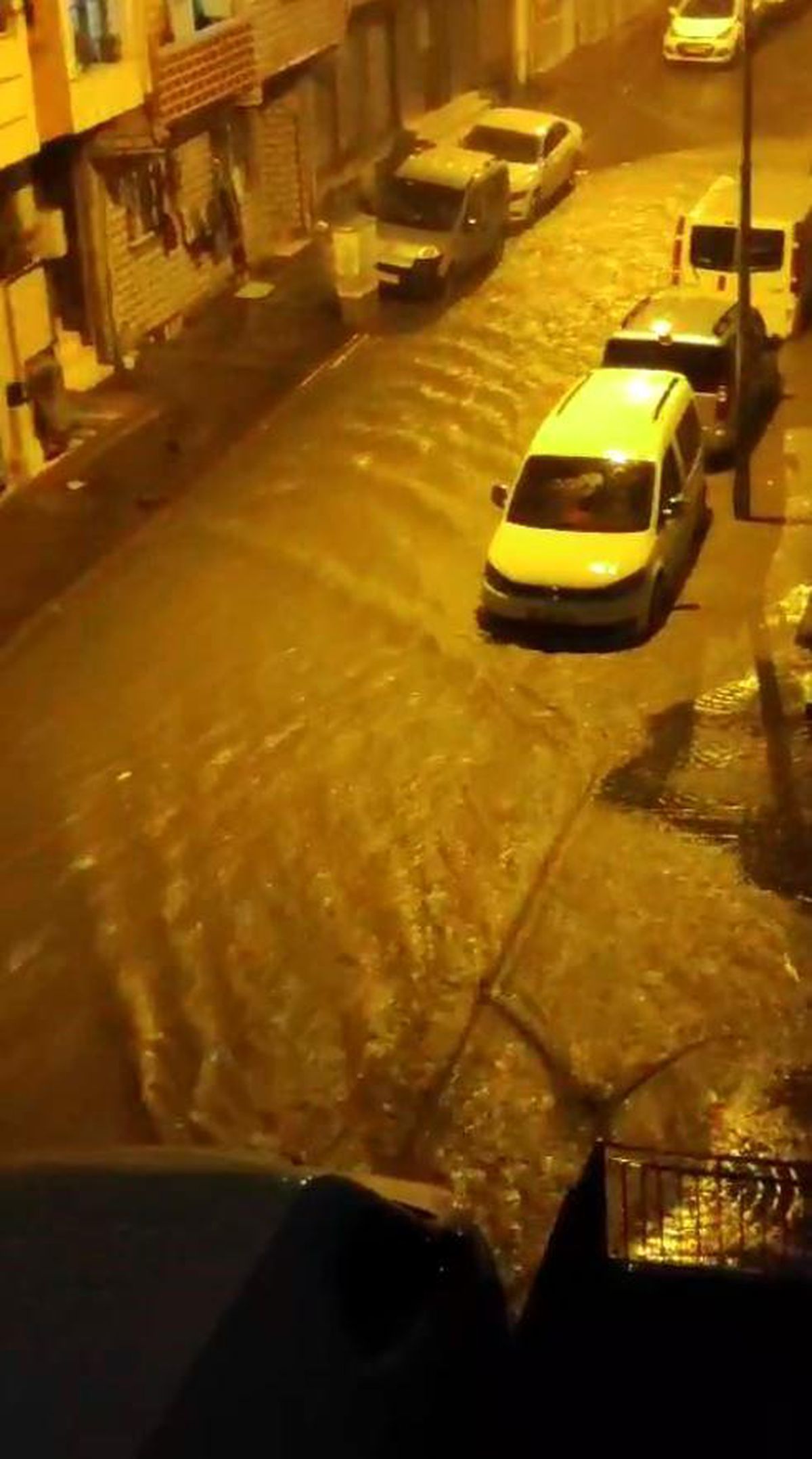 İstanbul\'da Sağanak Yağış Etkili Oldu