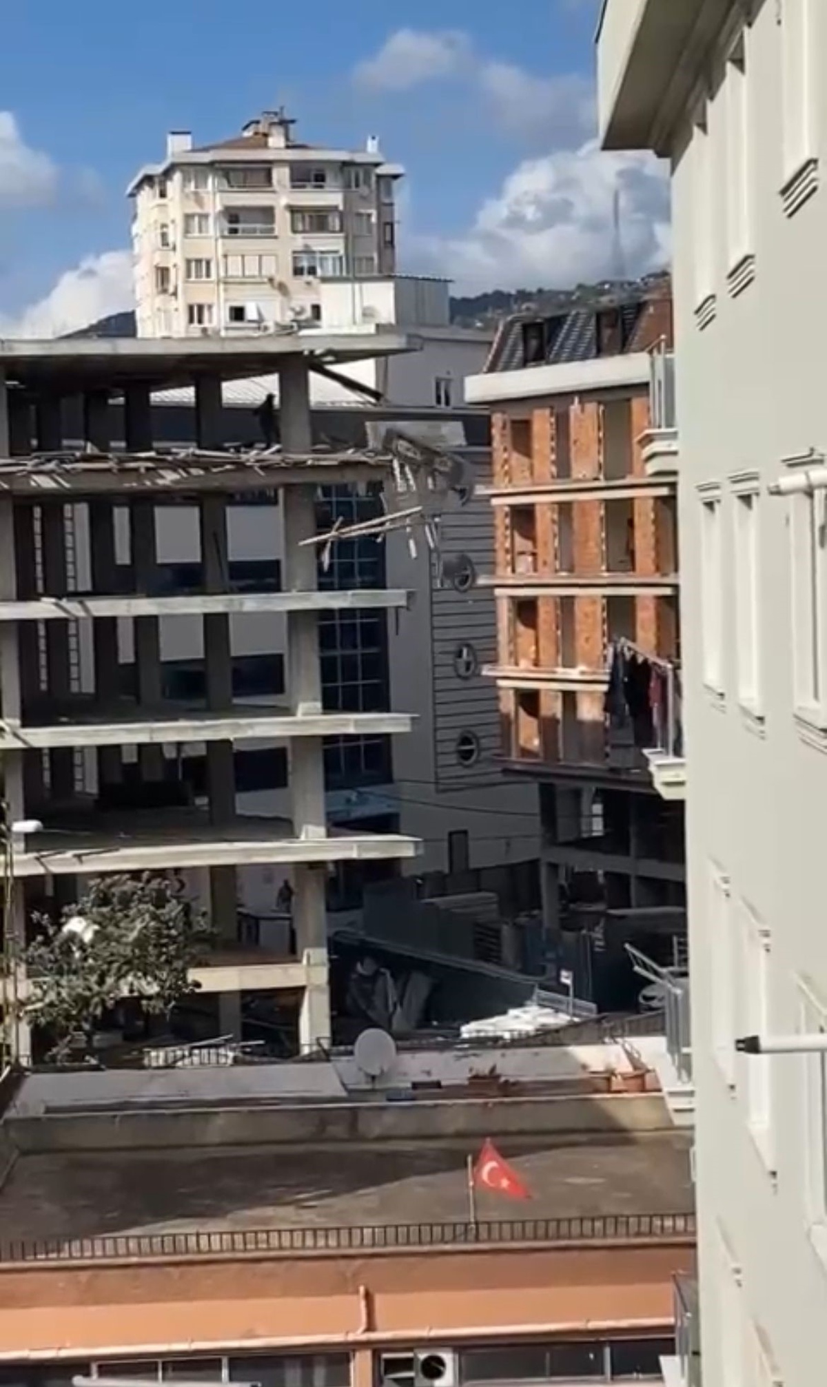 Pendik\'te İnşaat Faciası Eşiğinden Dönüldü
