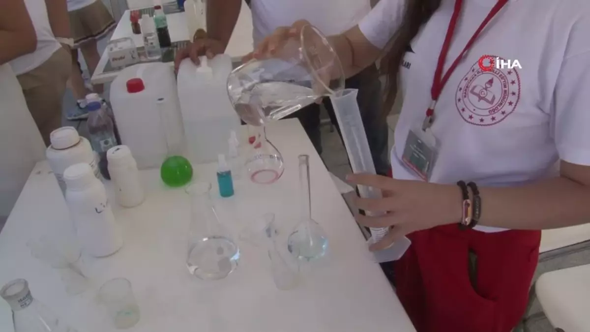 İzmir\'de Lise Öğrencilerinin Bilim Şenliği