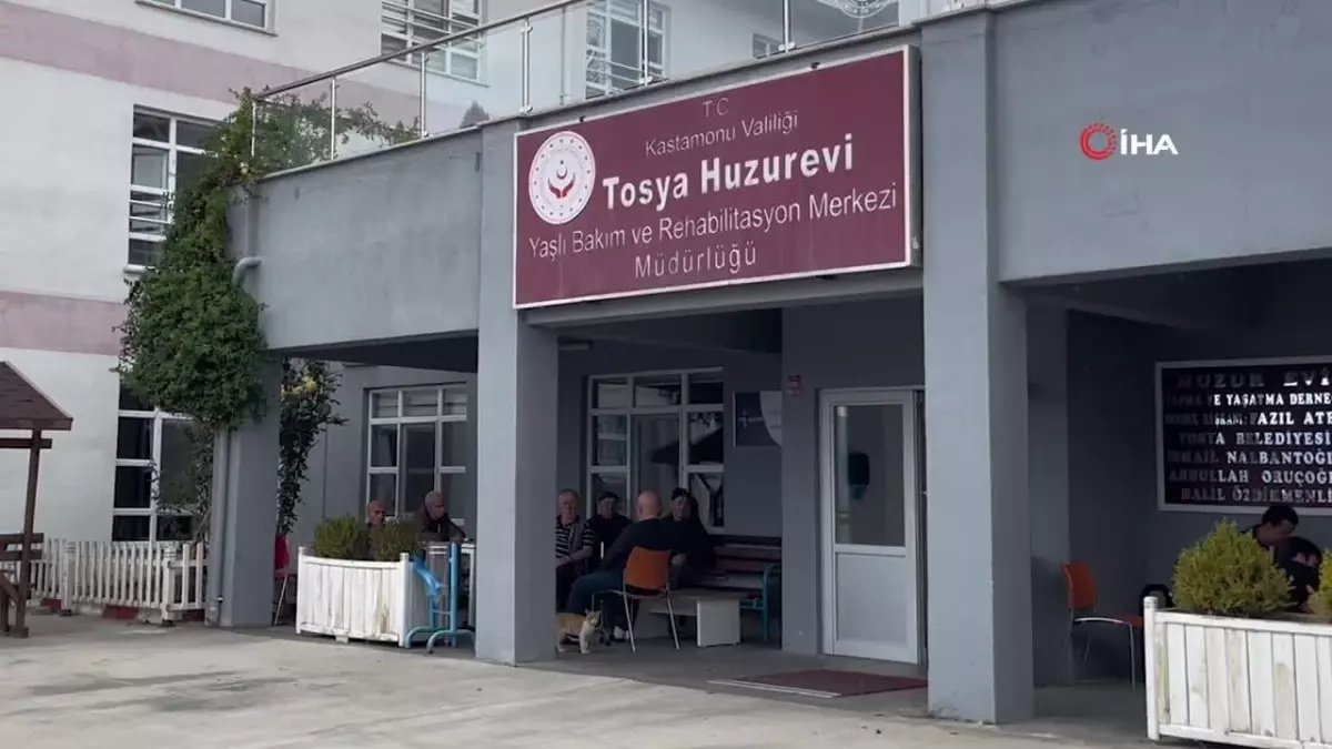 Huzurevinde Kan Bağışına Destek