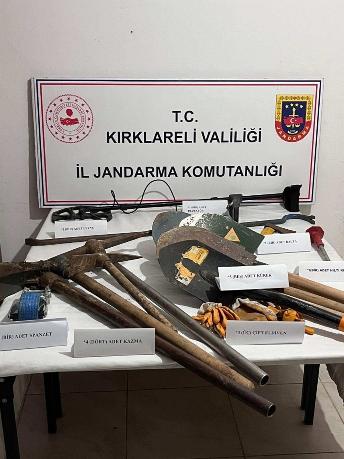 Kırklareli\'nde Kaçak Kazı ve Uyuşturucu Operasyonu