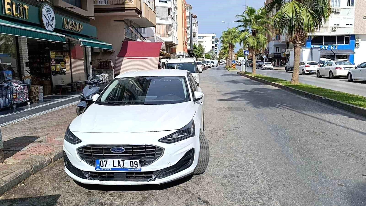 Antalya\'da Motosiklet Kazası: Sürücü Sağ Çıktı