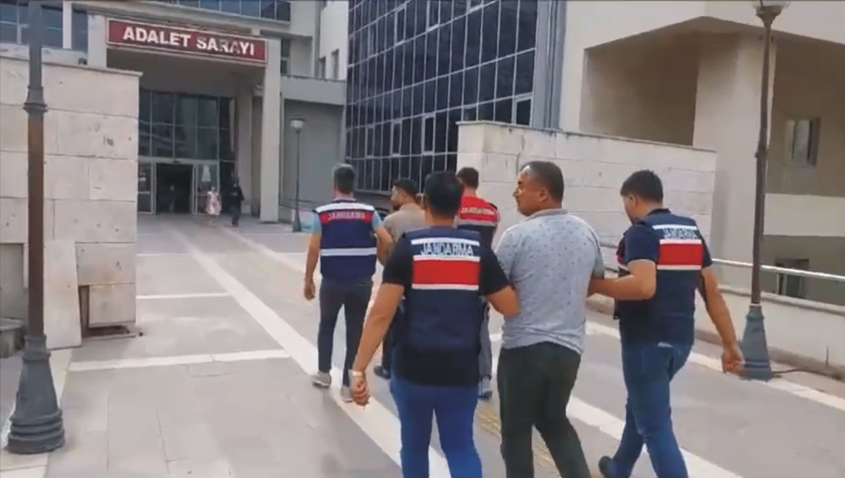 Osmaniye\'de PKK/YPG Propagandası Yapan 2 Kişi Tutuklandı