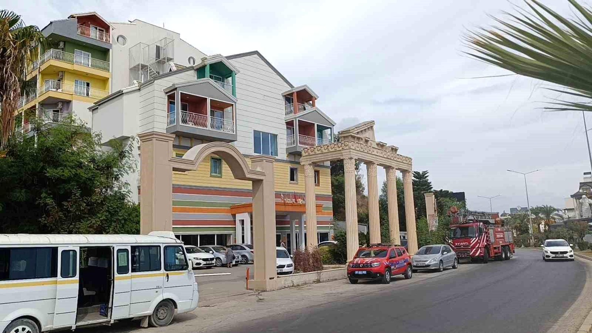 Manavgat\'ta Otel Mutfak Yangını