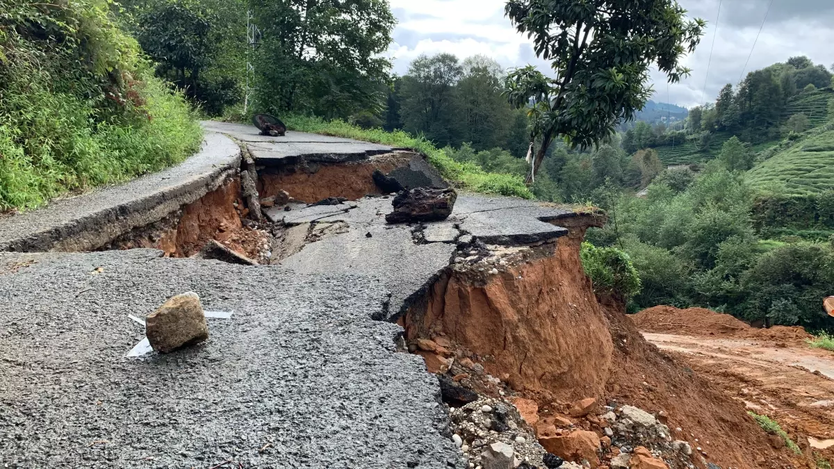 Rize\'de Sel, Çay Bahçeleri Su Altında Kaldı