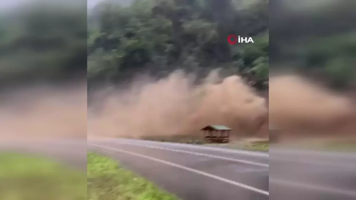 Trabzon-Bayburt Karayolu Taşkınlar Nedeniyle Ulaşıma Kapandı