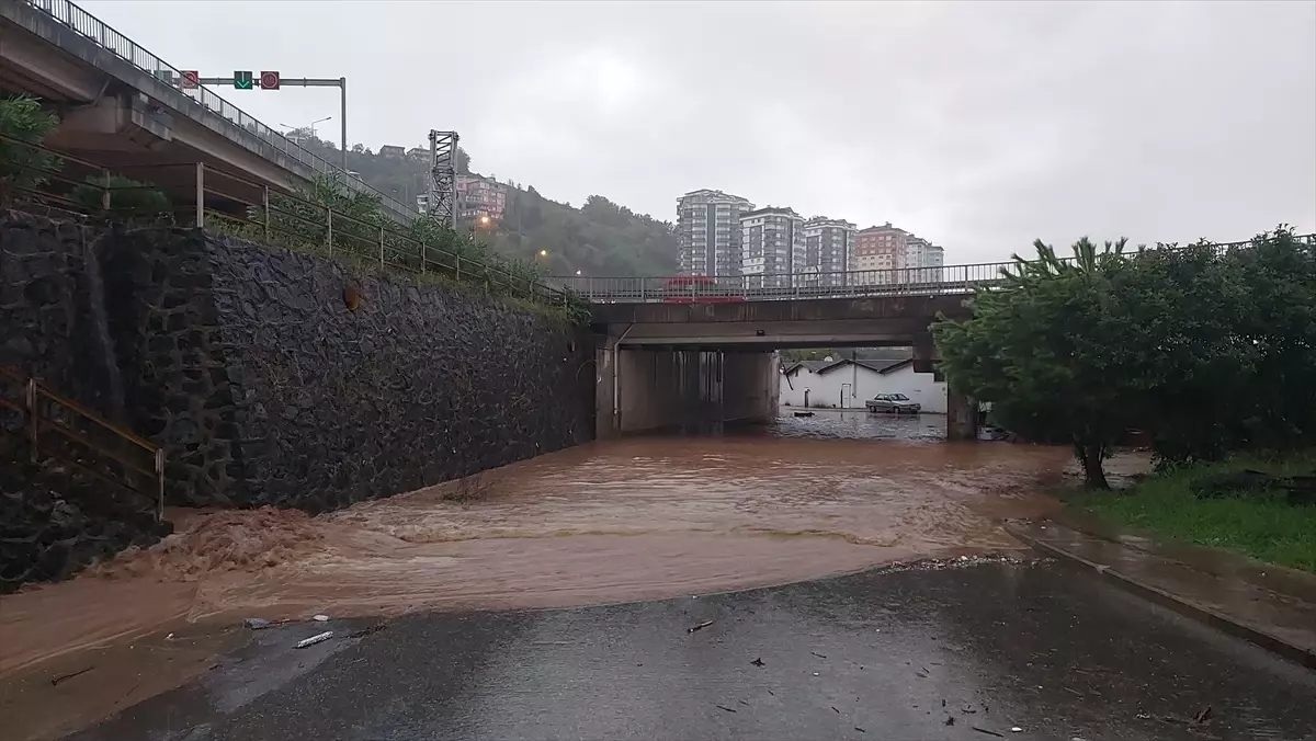 Trabzon\'da Sağanak Yağış Etkili