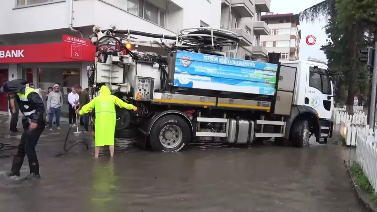 Trabzon\'un Araklı İlçesinde Şiddetli Yağışlar Hayatı Olumsuz Etkiledi