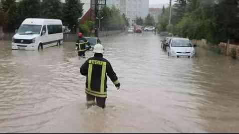 Adana'da 'süper hücre' kabusu! Şiddetli yağış sele neden oldu