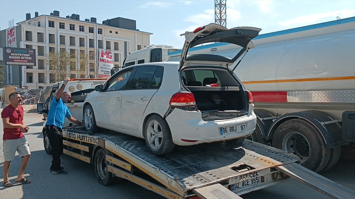 Adıyaman\'da Tır-Otomobil Kazası: 3 Yaralı
