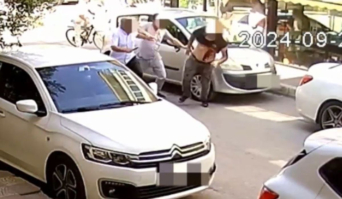 İzmir\'de Bıçaklı Cinayet: Baba-Oğul Tutuklandı