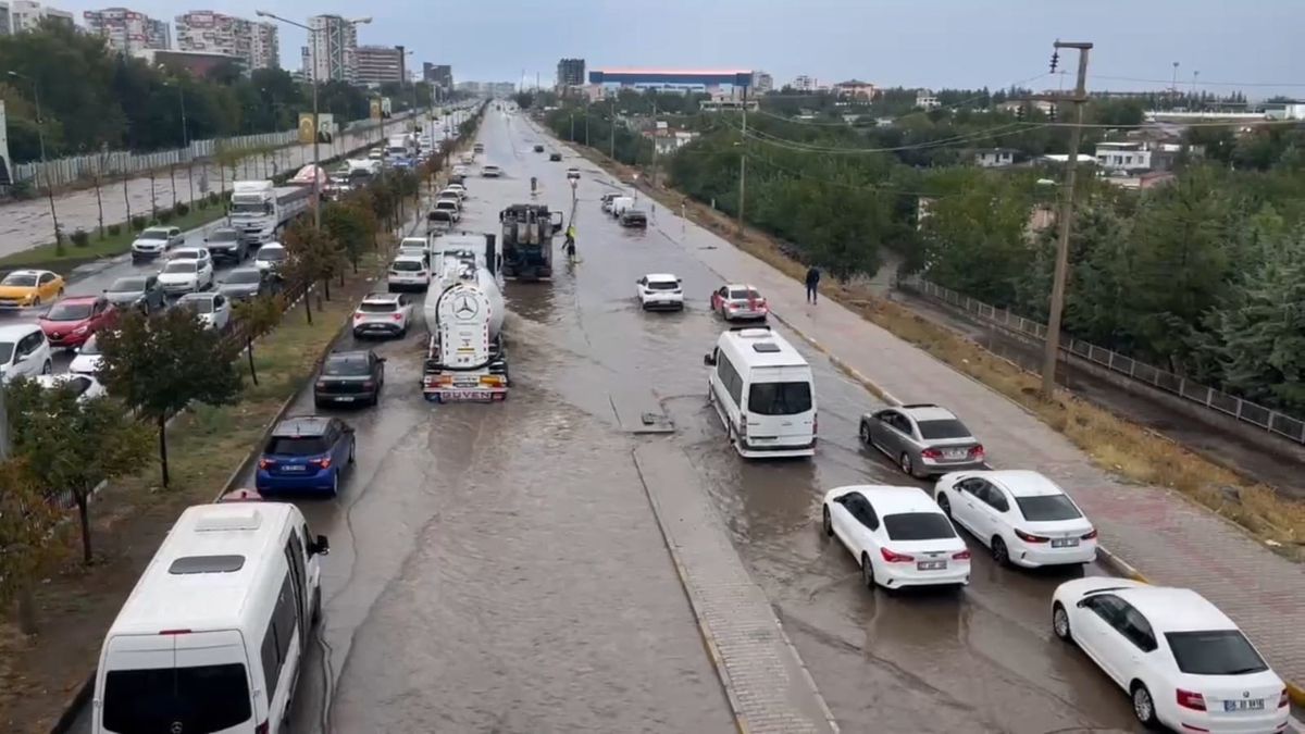 Diyarbakır\'da Sağanak Yağış Etkili