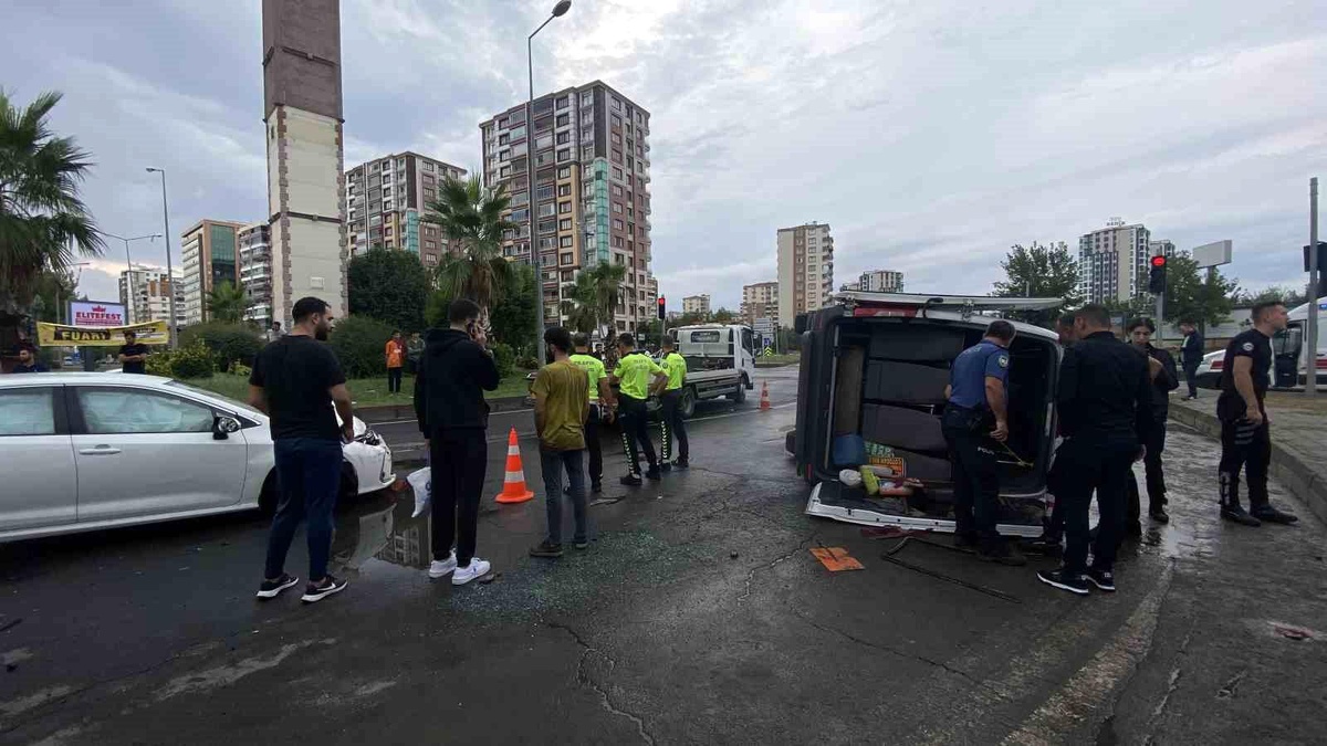 Diyarbakır\'da Trafik Kazası: 9 Yaralı