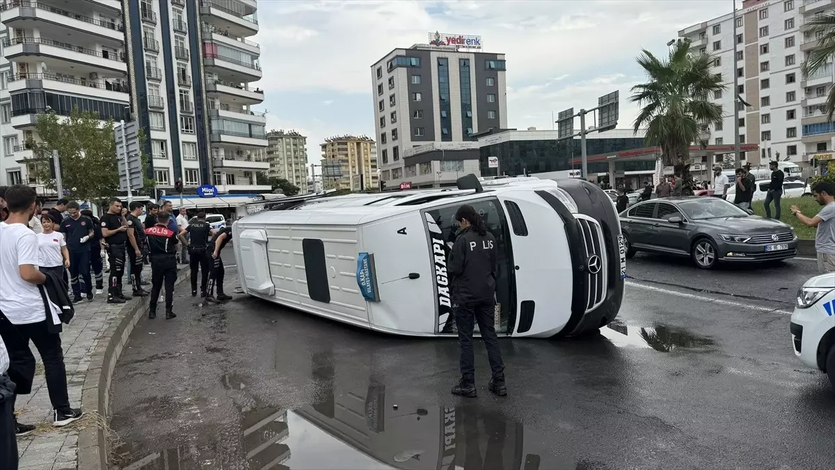 Diyarbakır\'da Trafik Kazası: 9 Yaralı