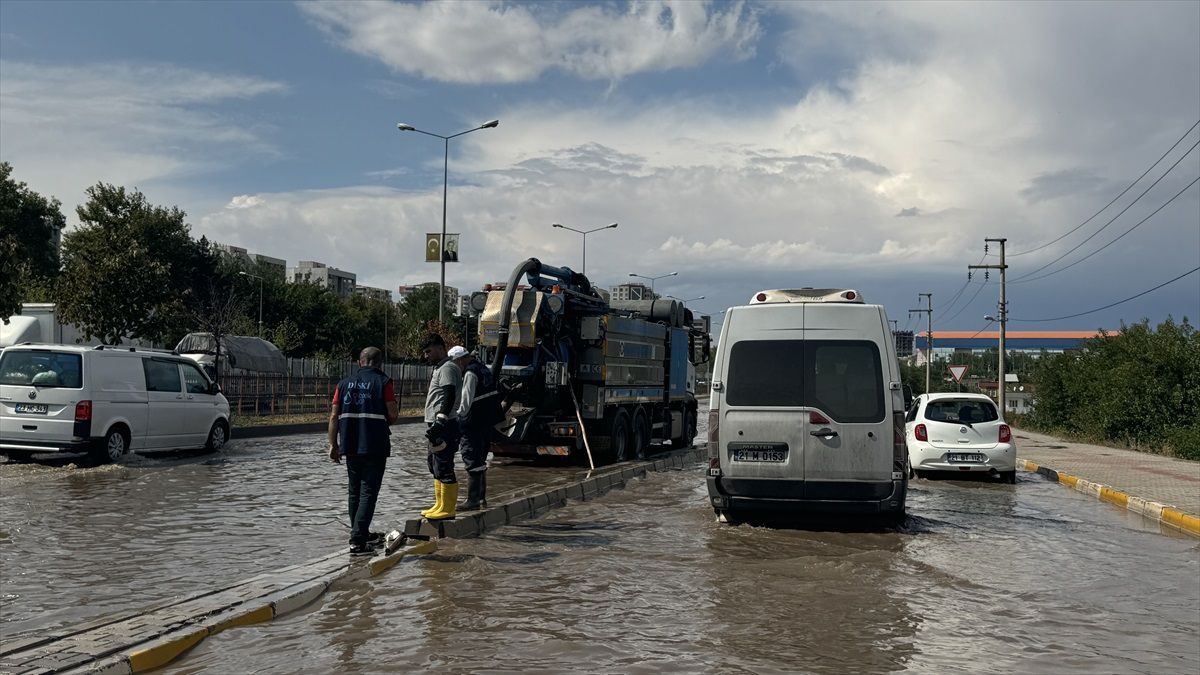 Diyarbakır\'da Sağanak, Hayatı Olumsuz Etkiledi