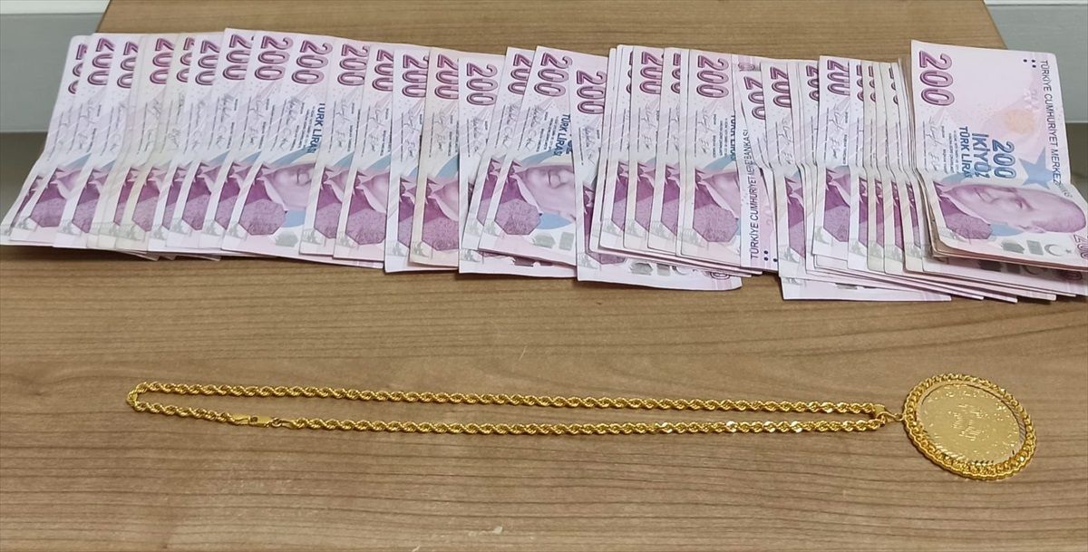 Cami Şadırvanında Ceket Hırsızlığı