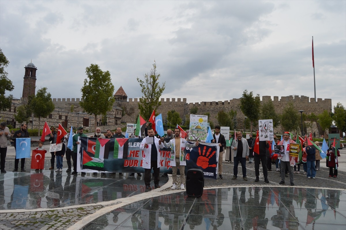Erzurum\'da Sağlık Çalışanlarından Gazze Protestosu
