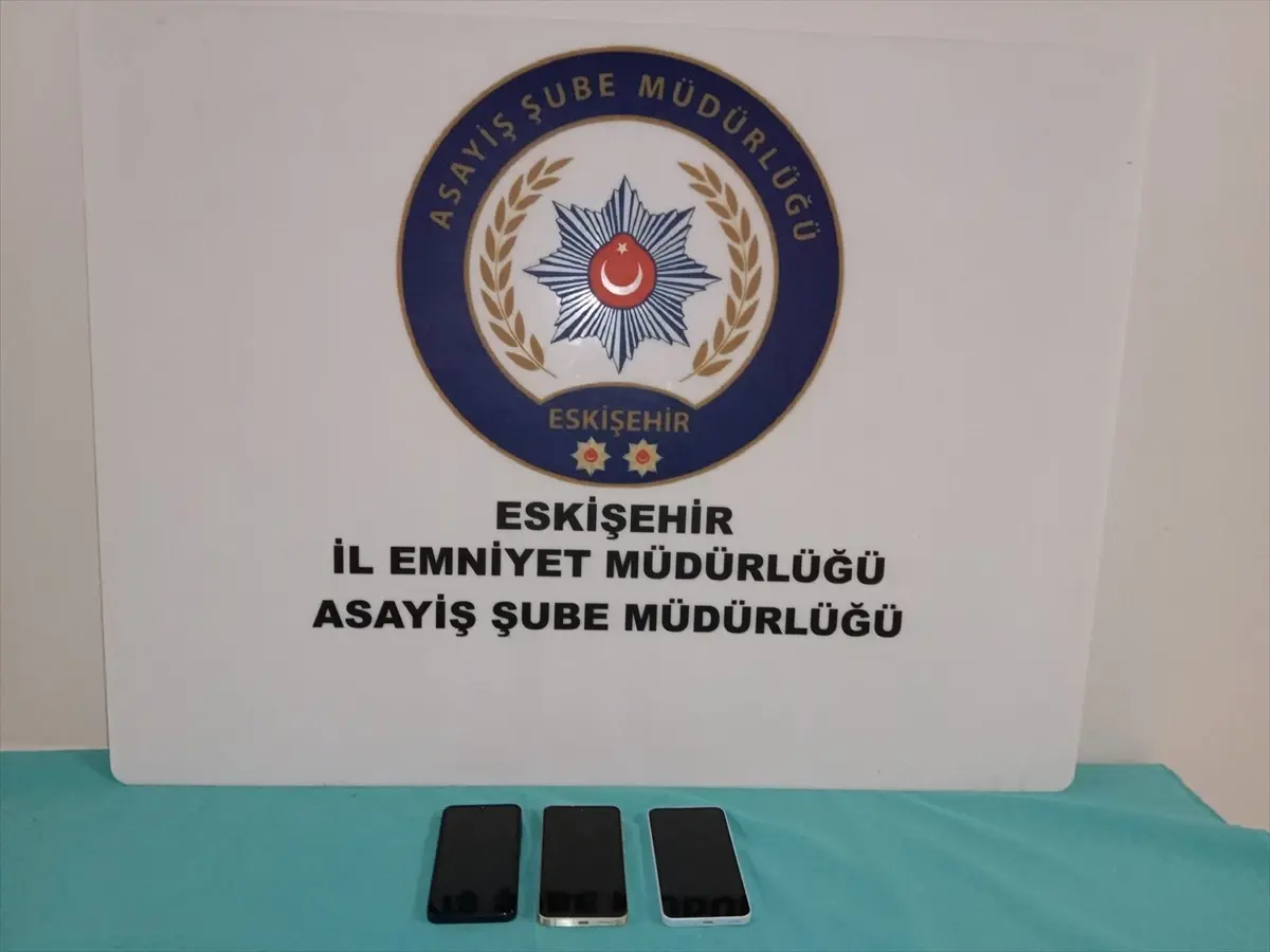 Eskişehir\'de Cep Telefonu Hırsızlığı: 3 Tutuklama