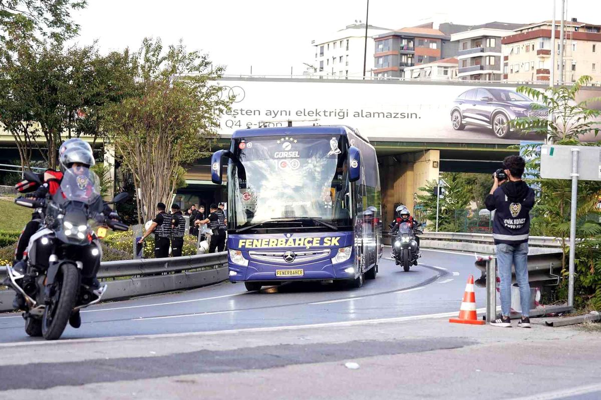 Fenerbahçe Galatasaray Derbisi İçin Stada Ulaştı