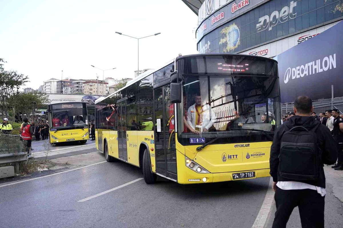 Galatasaray Taraftarları Kadıköy\'de