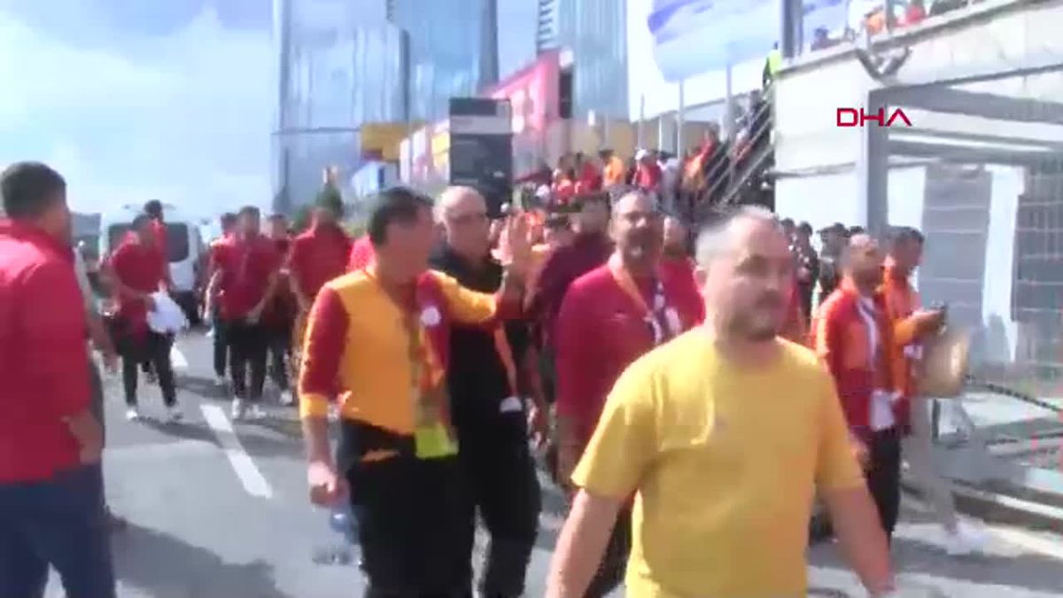 Galatasaraylı Taraftarlar Kadıköy\'e Gitti