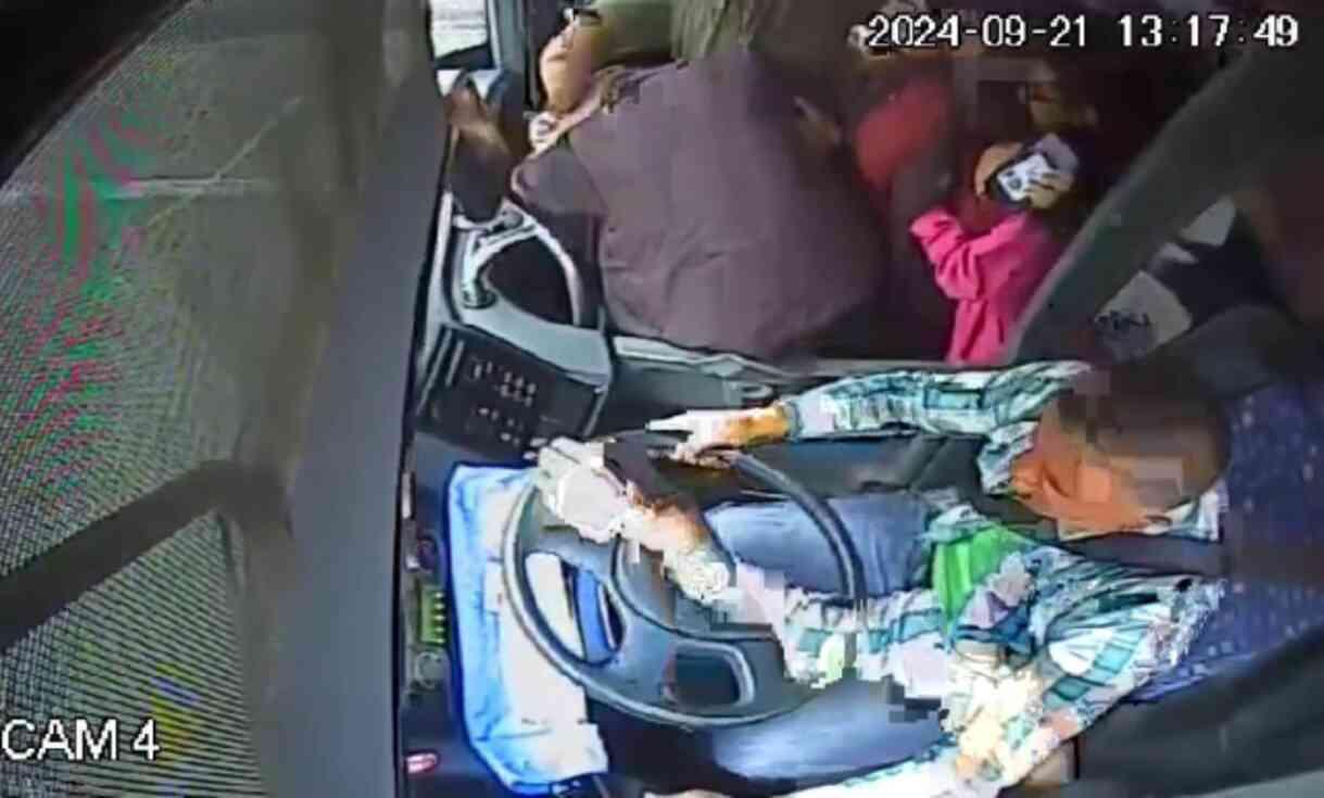 İkinci, 'Piston aşağı indi' vakası! Oksijen tüpünün açılmasıyla yolcular birbirlerini eze eze kendini dışarı attı