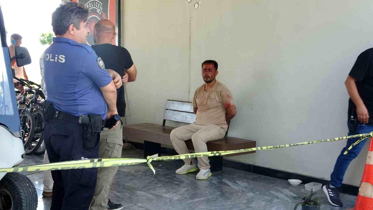 Antalya\'da İşten Çıkarma Tartışması Kanlı Bitti